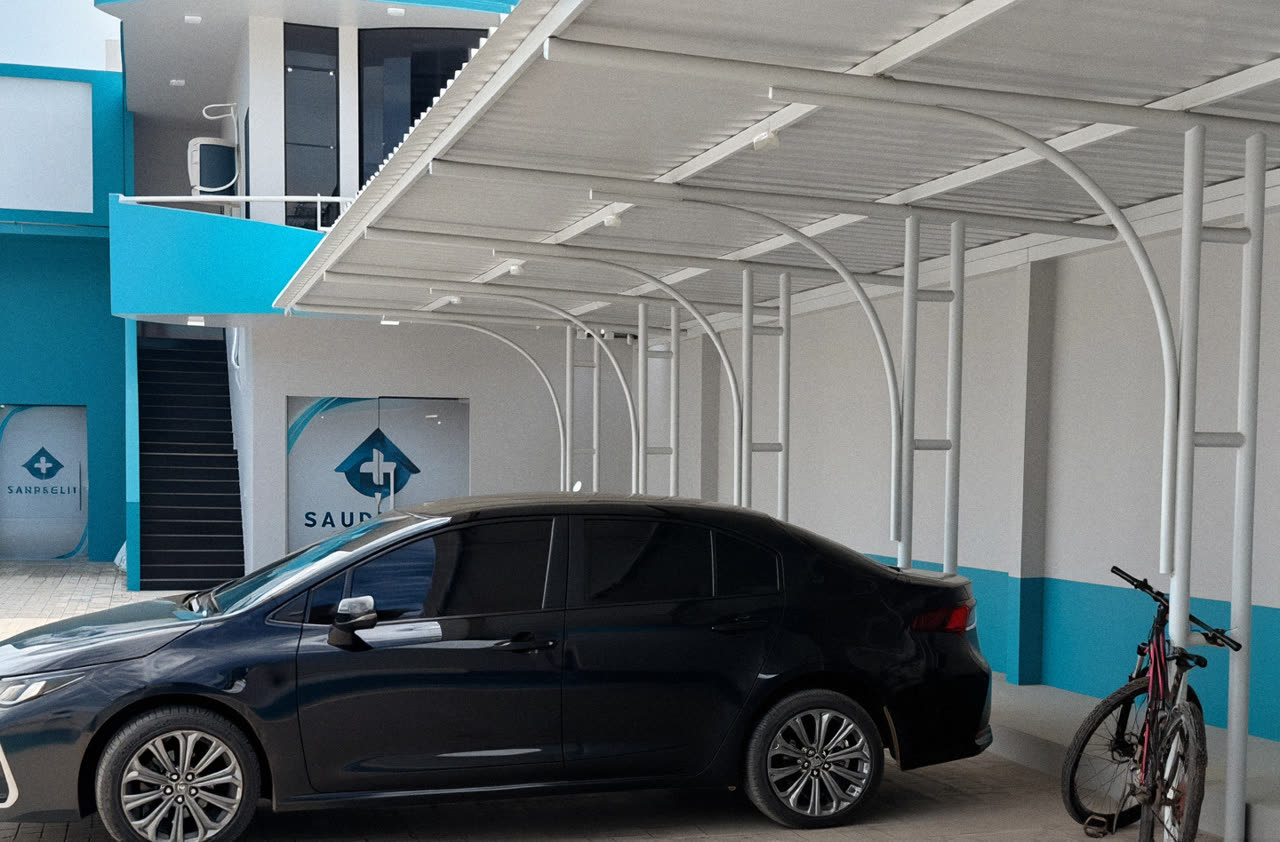 Estacionamento coberto da SAUDECLIN